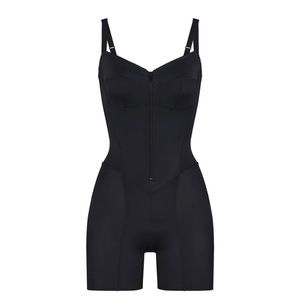 Skims glam short bodysuit in onyx. Size small.